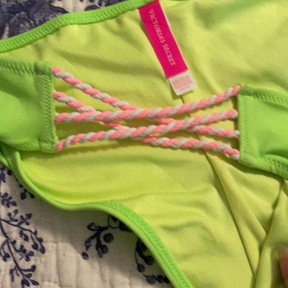 34B VS Neon Green Bikini 👙 - Picture 4 of 8